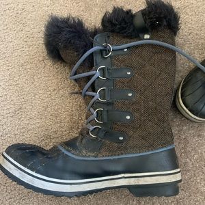 Women’s snow boots